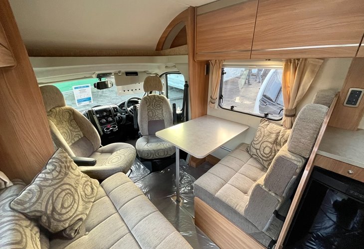 front lounge/cab