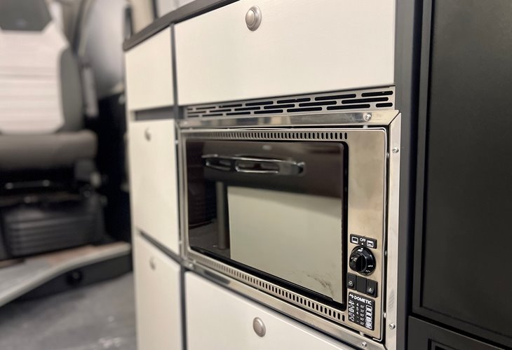 Twin Sports 640 SLB Campervan | View Of Oven
