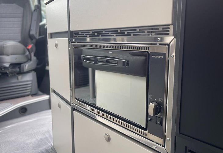Adria Twin Supreme 640 SLB Microwave